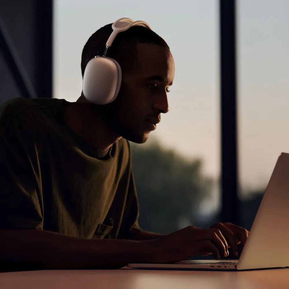 Apple AirPods Max Over-Ear Headphones, Wireless, blue