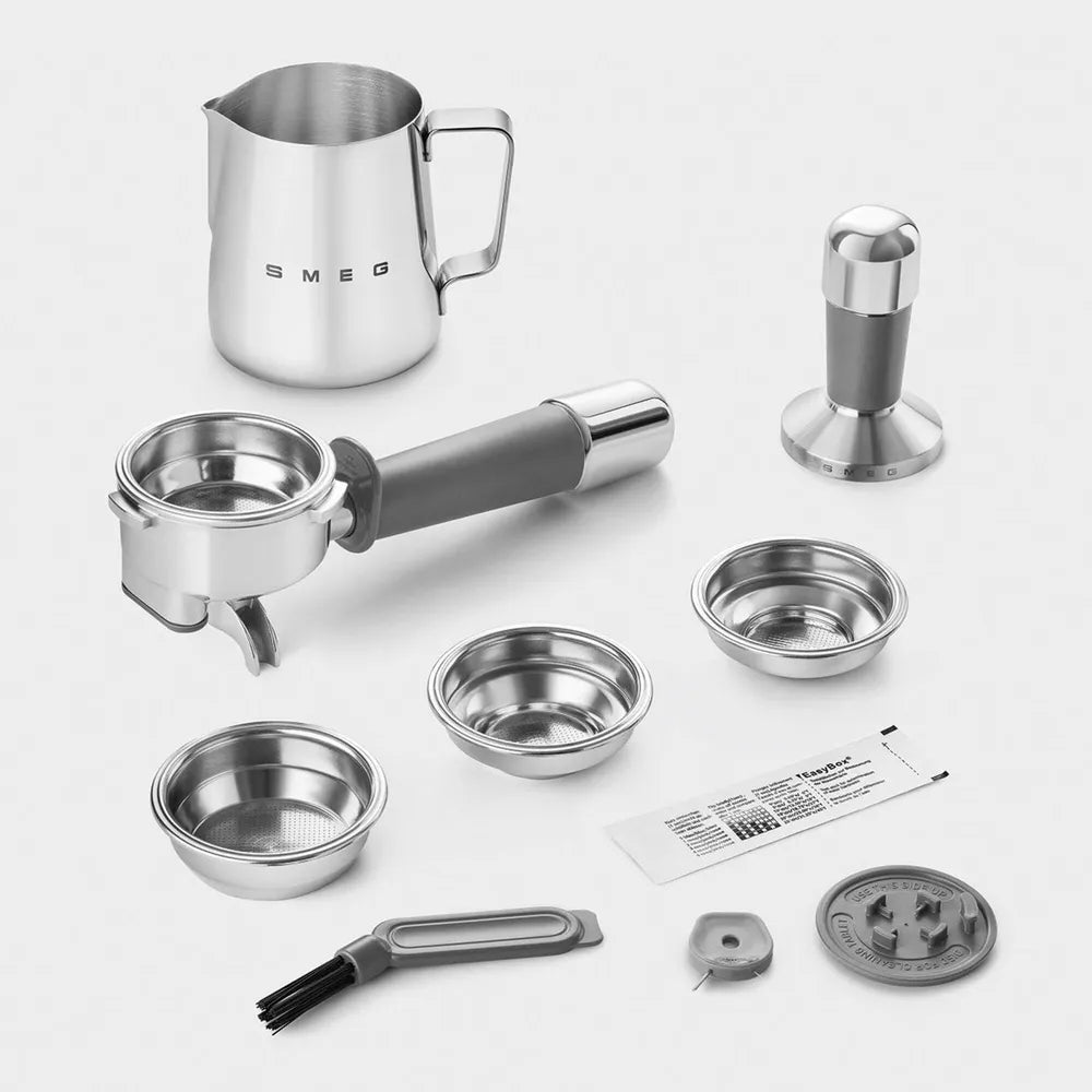 SMEG EGF03BLMEU 50s Style Siebträgermaschine with Kaffeemühle Black
